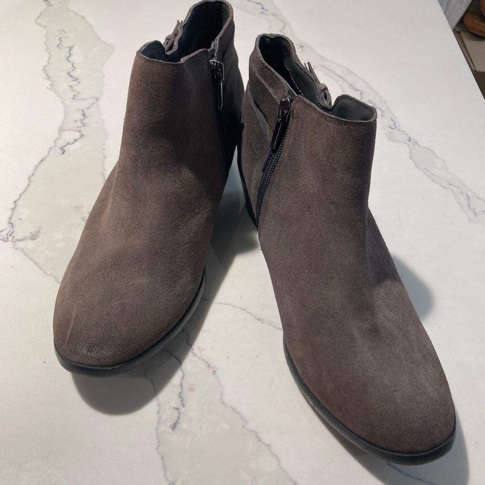 𝅺SAM EDELMAN Sz 10 Petal  Suede Cool Brown Buckle Stacked Heel Booties
